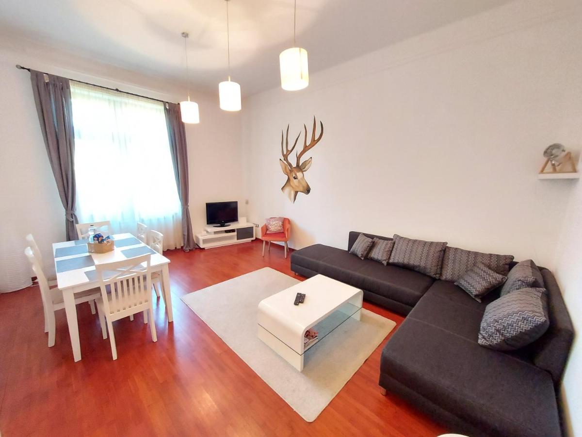 Deak Apartman Шопрон Екстериор снимка