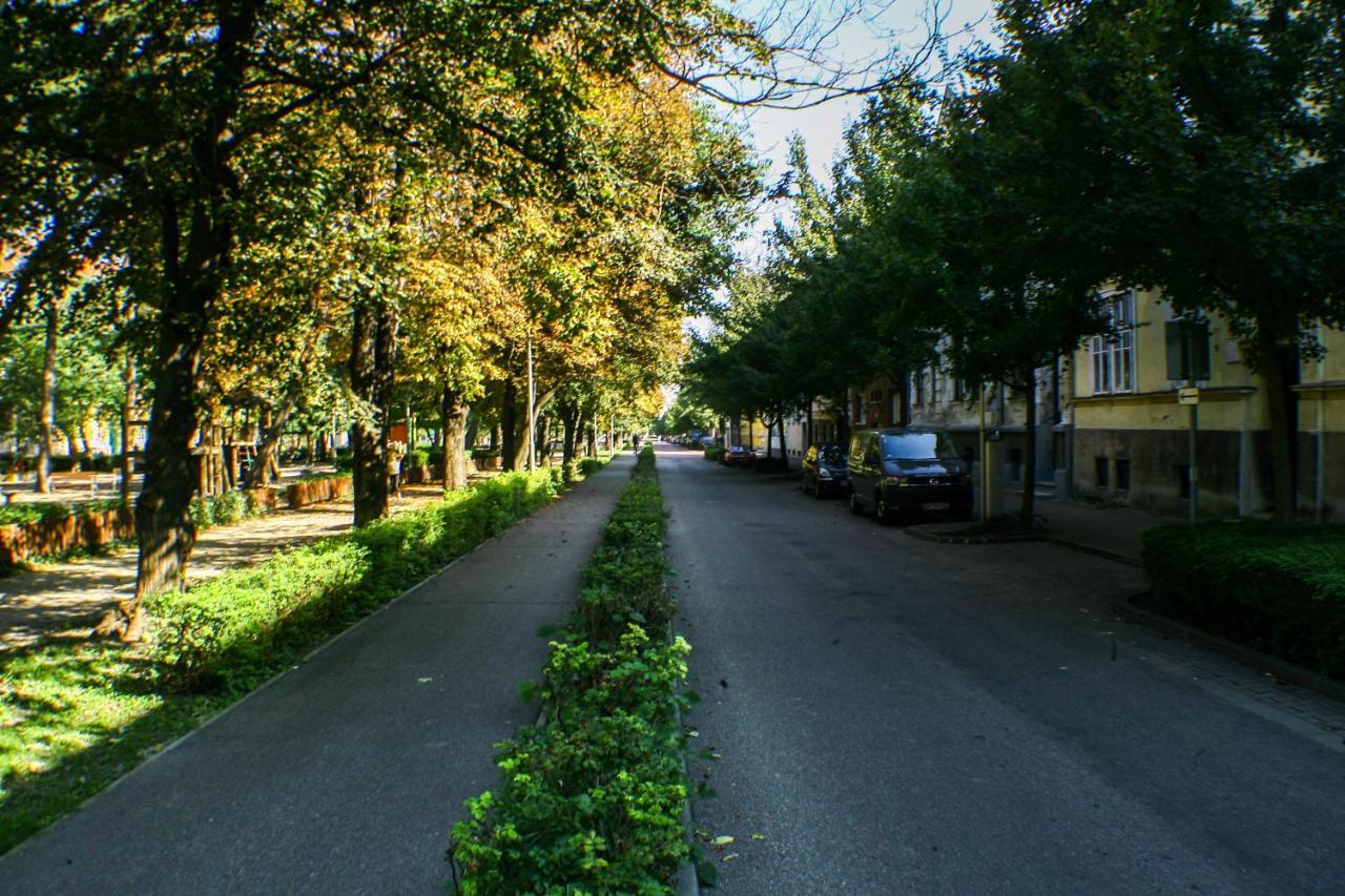 Deak Apartman Шопрон Екстериор снимка