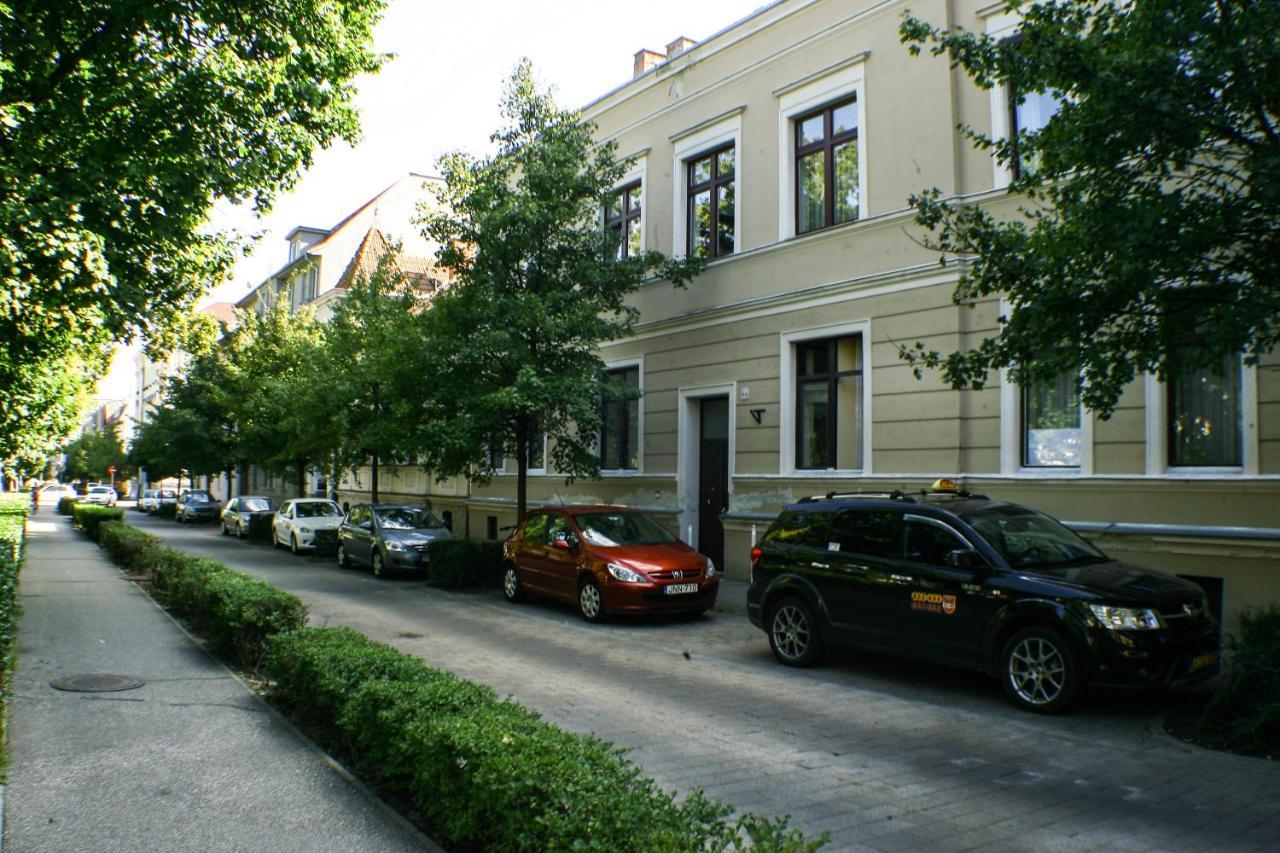 Deak Apartman Шопрон Екстериор снимка