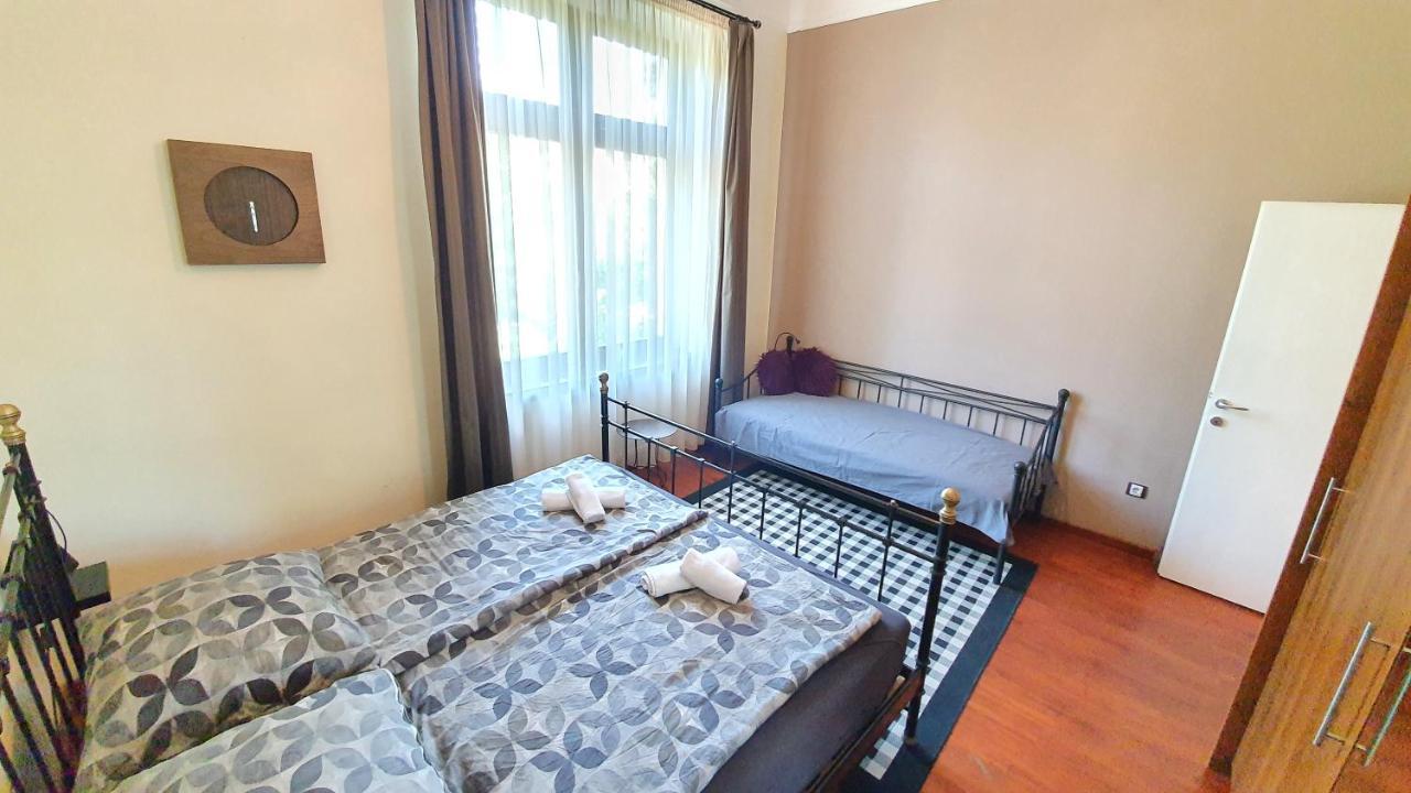 Deak Apartman Шопрон Екстериор снимка